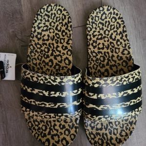 New Adidas size 8 Sandles